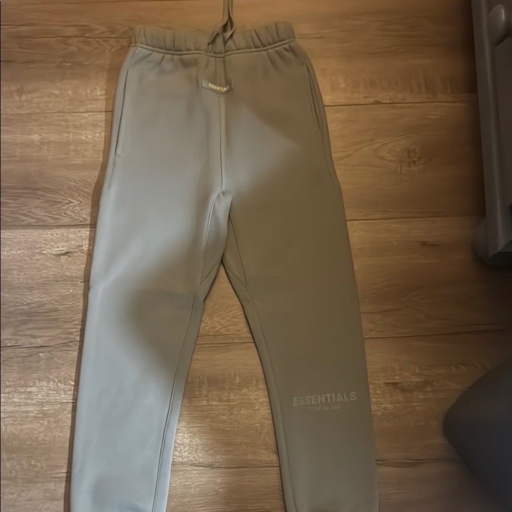 Essentials Sweatpants in Gray
